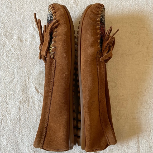 MINNETONKA Moccasins - Picture 2 of 6